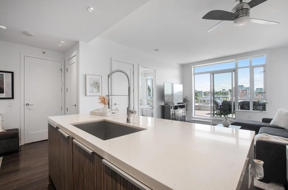 901 1616 COLUMBIA STREET, Vancouver BC V5Y 0B7, Vancouver BC — Residential for Sale - Photo 2