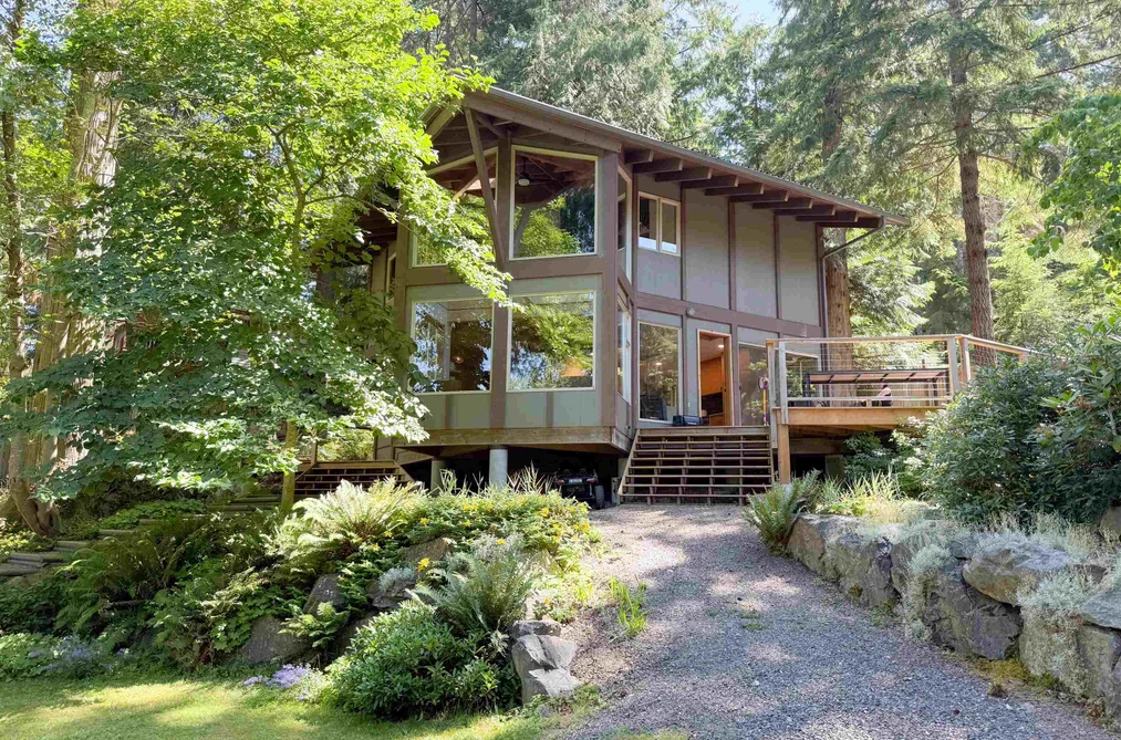 House for sale at 901 Windjammer Road Bowen Island British Columbia - MLS: R3125405