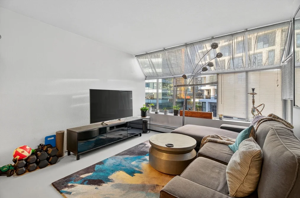 902 950 DRAKE STREET, Vancouver BC V6Z 2B9, Vancouver BC — Residential for Sale - Photo 2