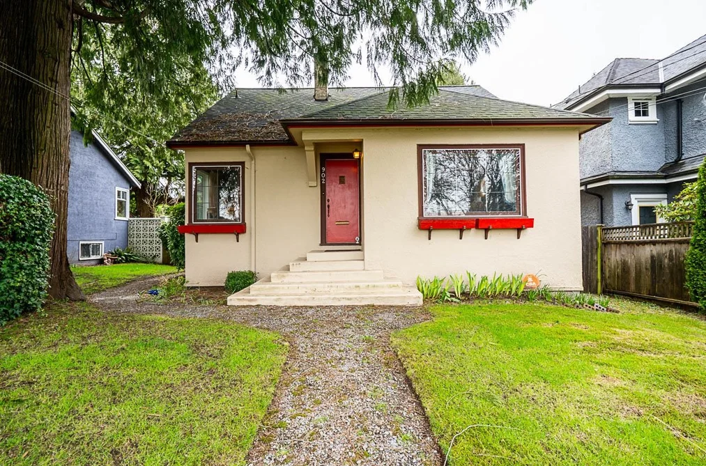 House for sale at 902 Fourth Street New Westminster British Columbia - MLS: R3107949