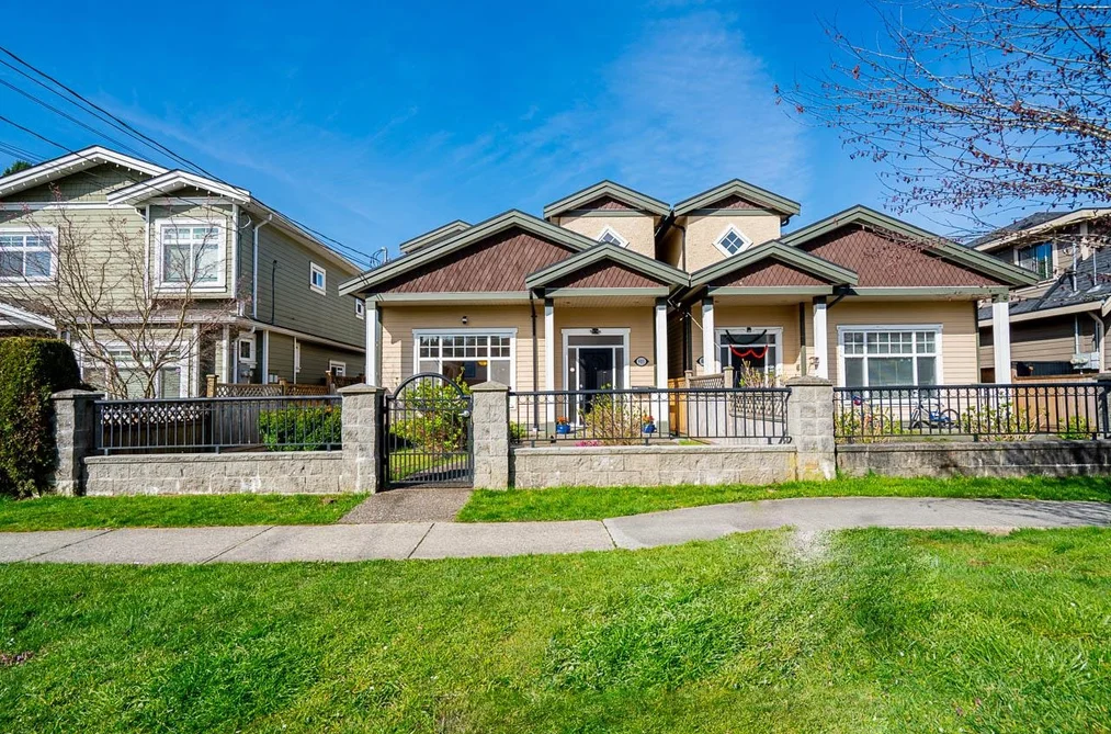 Half Duplex for sale at 903 Cliff Avenue Burnaby British Columbia - MLS: R3107786