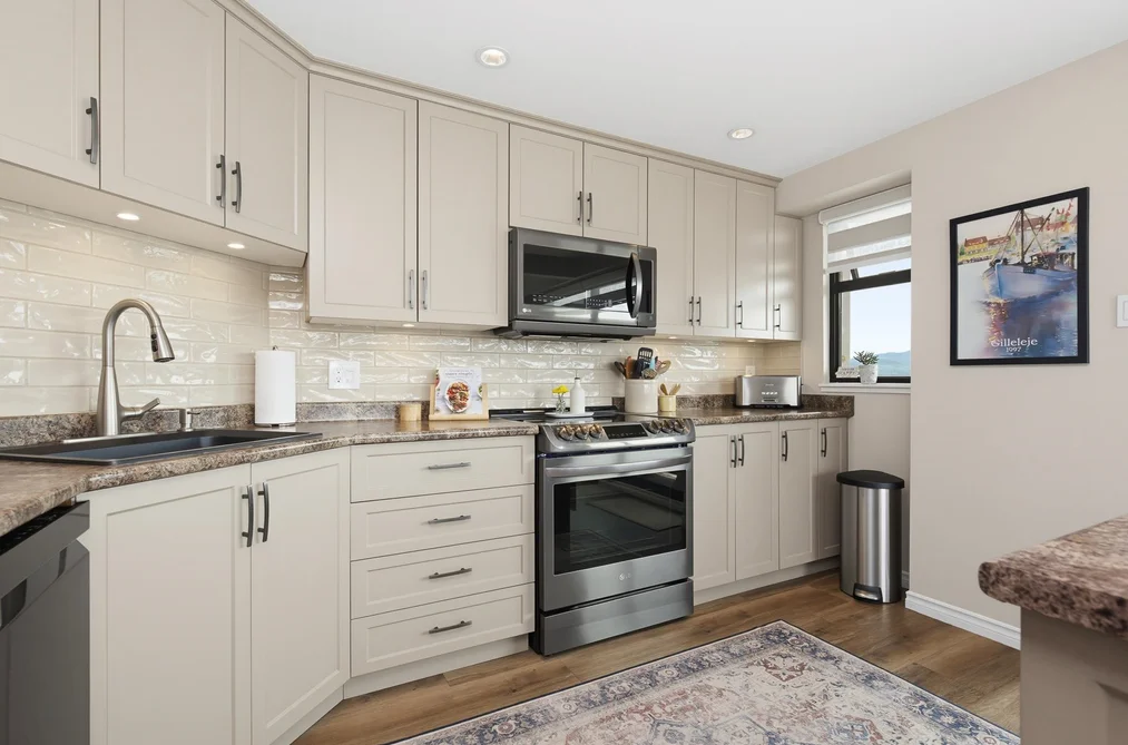 904 32440 SIMON AVENUE, Abbotsford BC V2T 5R3, Abbotsford BC — Residential for Sale - Photo 2