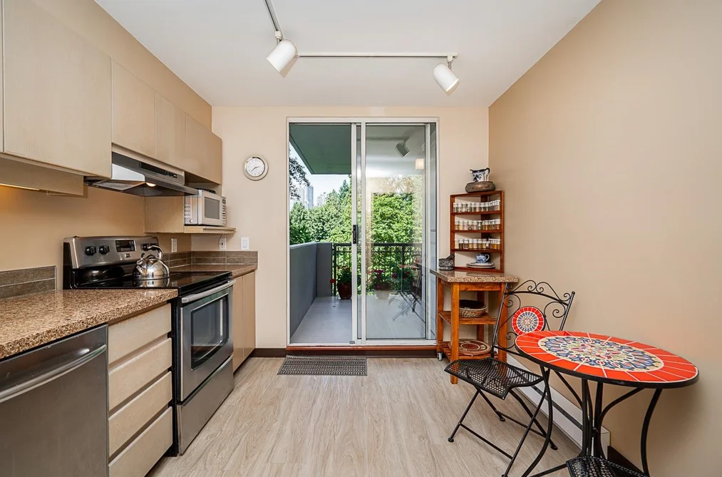 904 545 AUSTIN AVENUE, Coquitlam BC V3K 6R4, Coquitlam BC — Residential for Sale — Photo 16 of 38