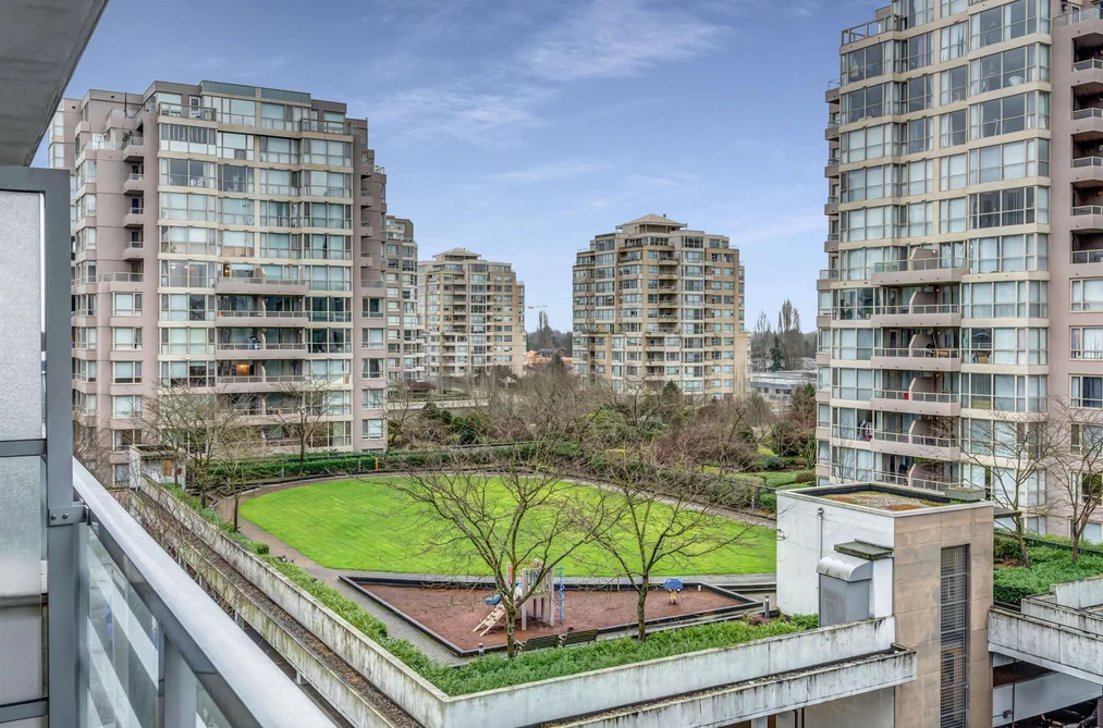 Condo for sale at 905 8068 Westminster Highway Richmond British Columbia - MLS: R3131658