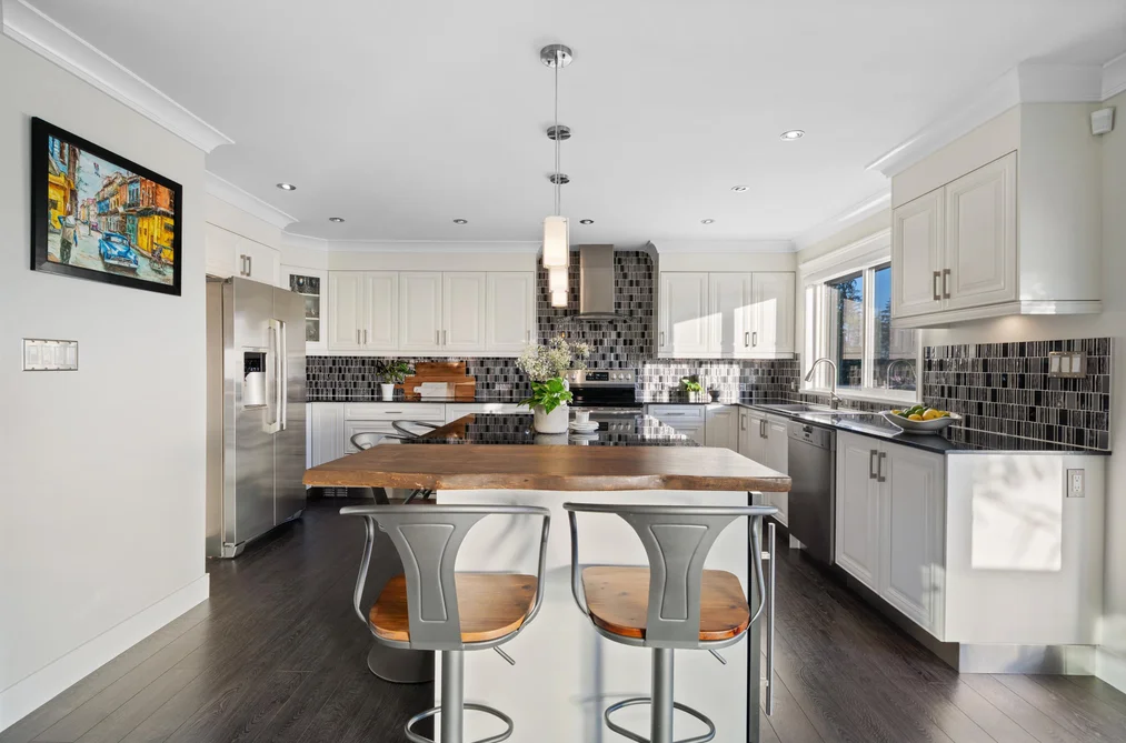 906 STRATHAVEN DRIVE, North Vancouver BC V7H 2J9, North Vancouver BC — Residential for Sale - Photo 2