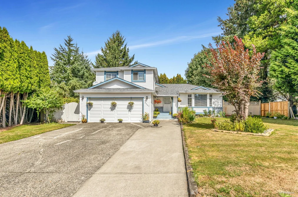 House for sale at 9087 144 Street Surrey British Columbia - MLS: R3062377