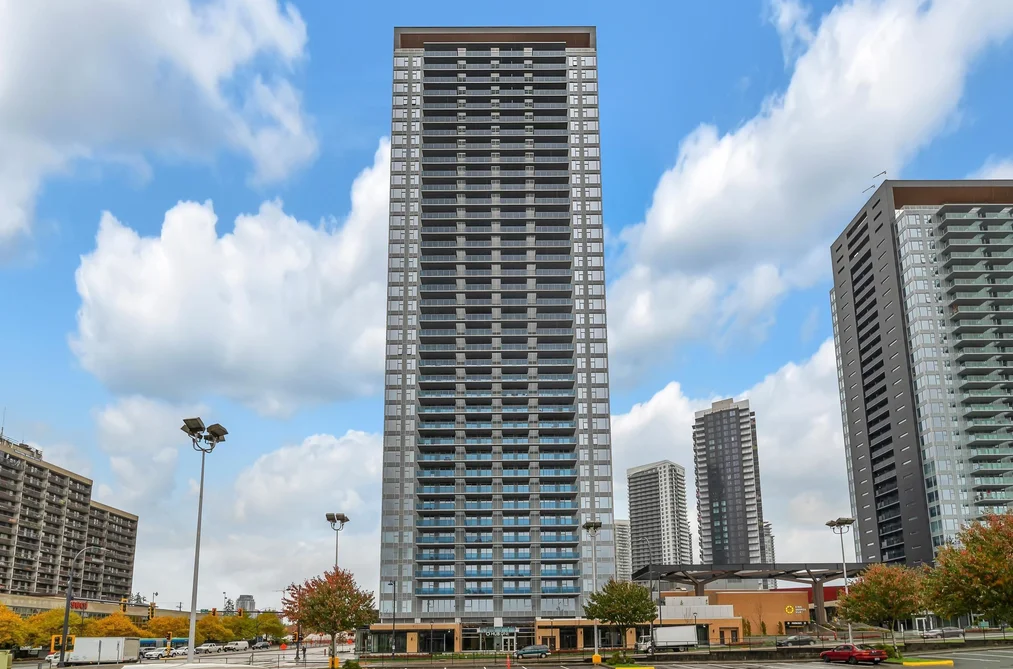 Condo for sale at 909 13615 Fraser Highway Surrey British Columbia - MLS: R3110873