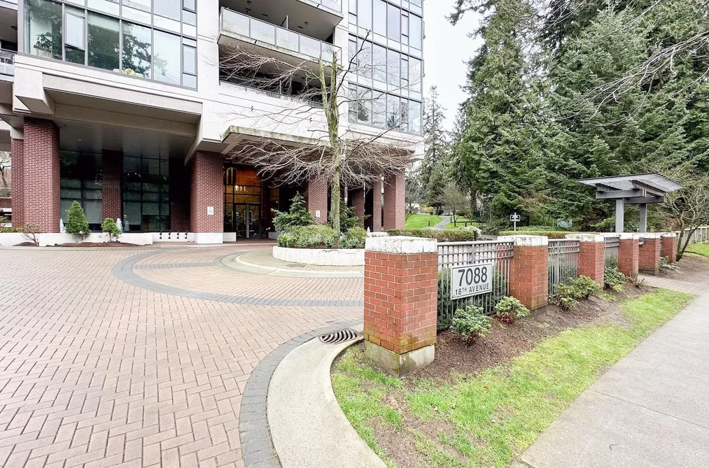 Condo for sale at 909 7088 18th Avenue Burnaby British Columbia - MLS: R3096529