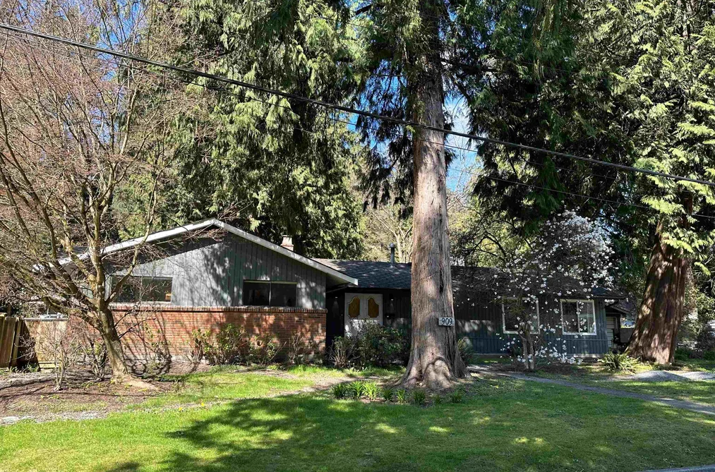 House for sale at 909 Seymour Boulevard North Vancouver British Columbia - MLS: R3146029