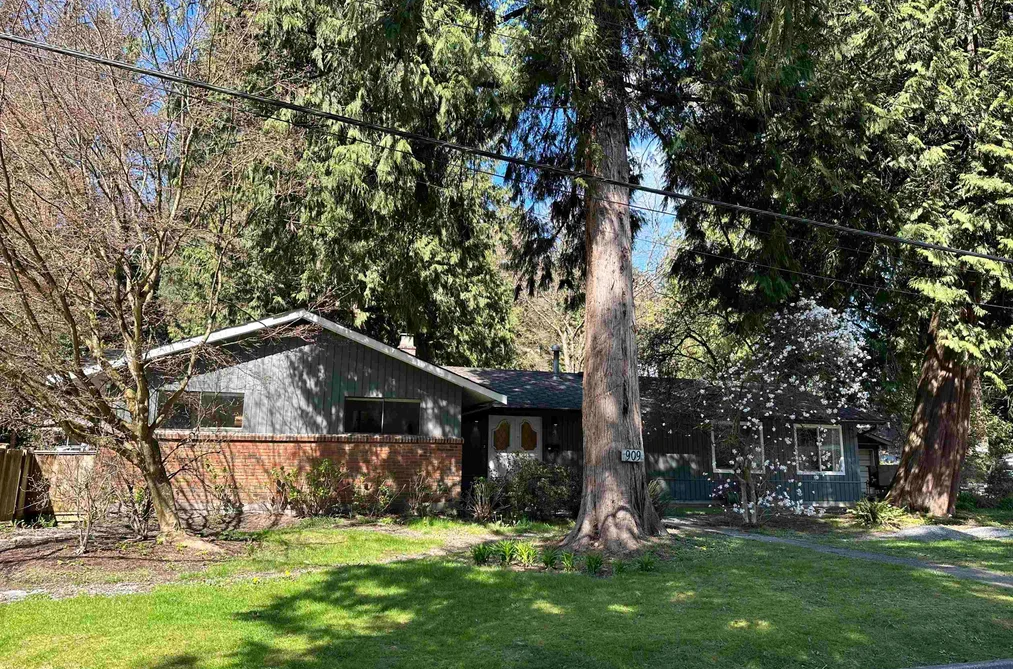 House for sale at 909 Seymour Boulevard North Vancouver British Columbia - MLS: R3122219