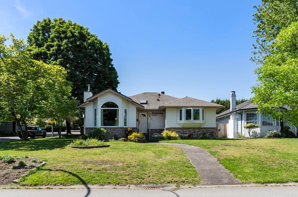 House for sale at 9109 160a Street Surrey British Columbia - MLS: R3119744
