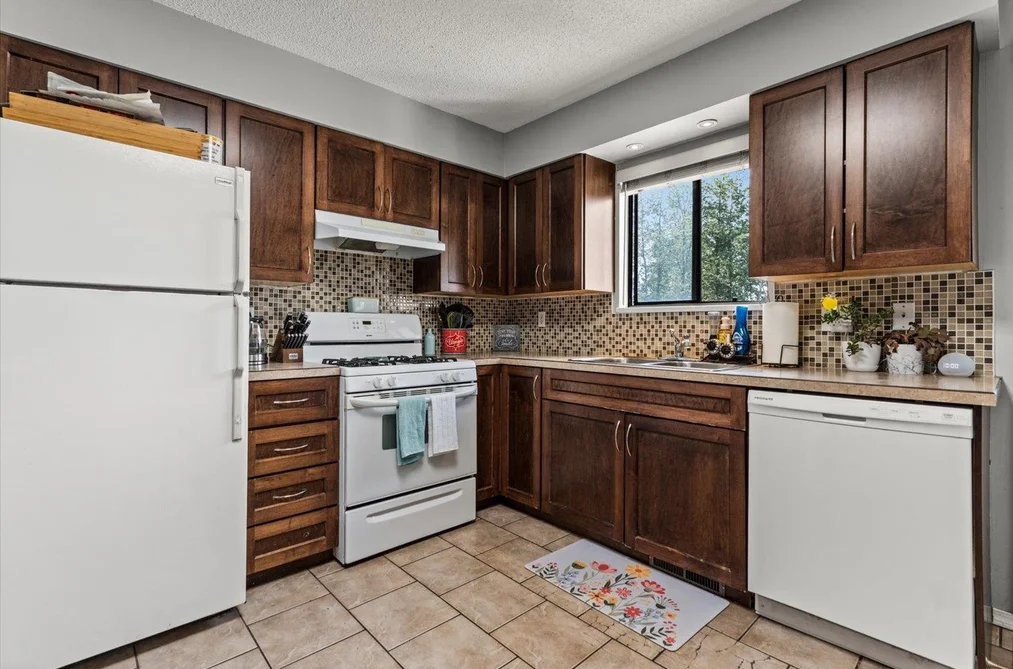 9123 ARMITAGE STREET, Chilliwack, BC — Residential for Sale — Photo 4 of 38