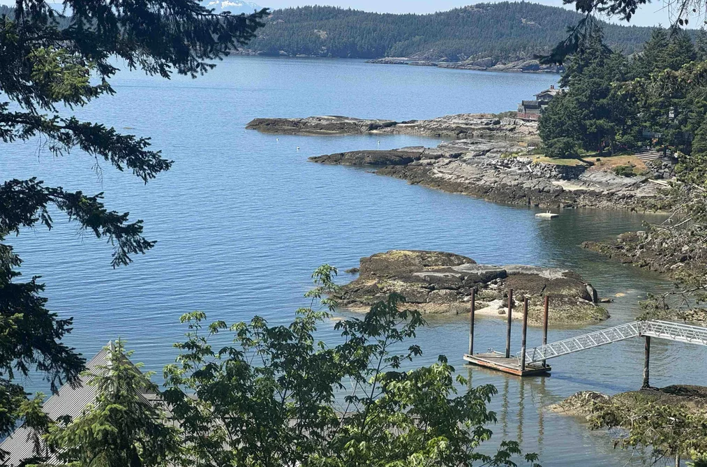 House for sale at 9127 Redrooffs Road Halfmoon Bay British Columbia - MLS: R3145290