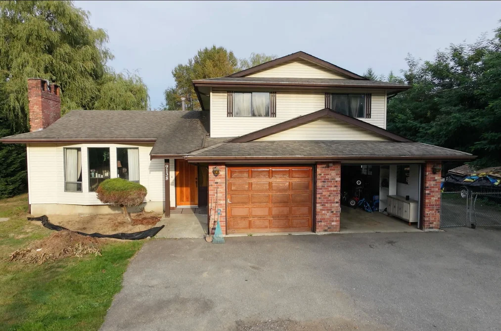 9138 Cedar Street, Mission, BC - House for Sale - Photo 2 of 5 9138 Cedar Street, Mission, BC - House for Sale - Photo 2 of 5