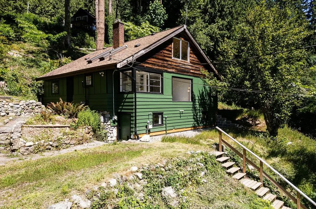 House for sale at 915 Marine Drive Gibsons British Columbia - MLS: R3131214