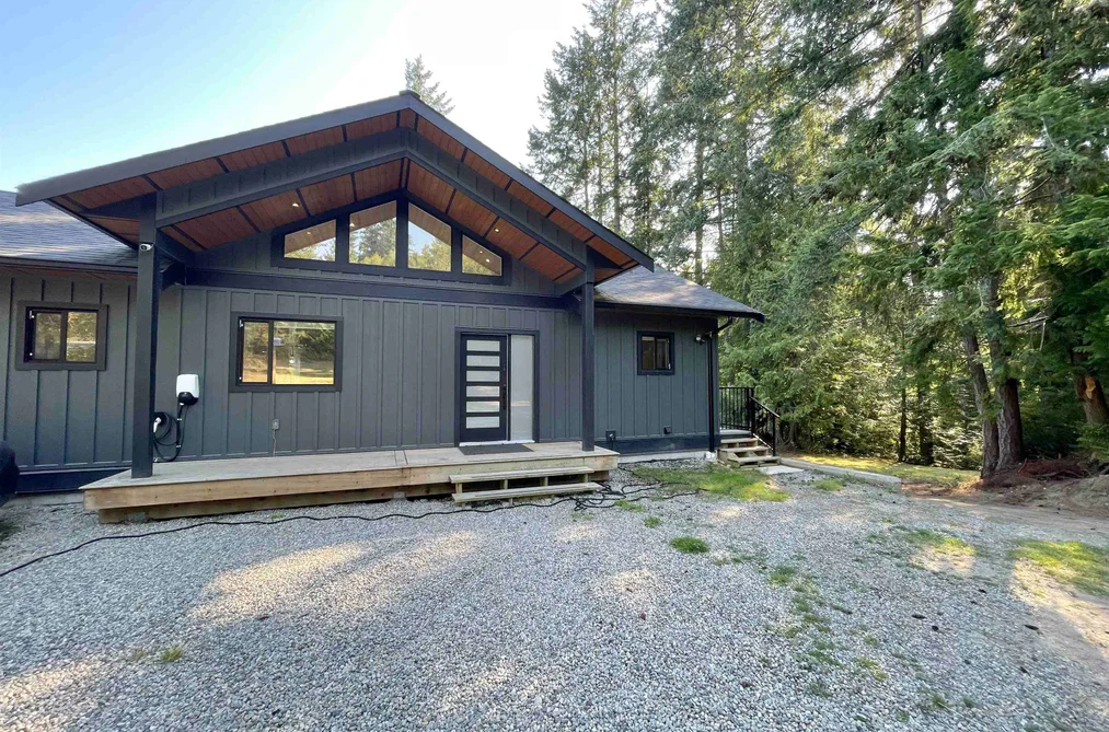 915 PAYNE ROAD, Gibsons BC V0N 1V7, Gibsons BC — Residential for Sale - Photo 2