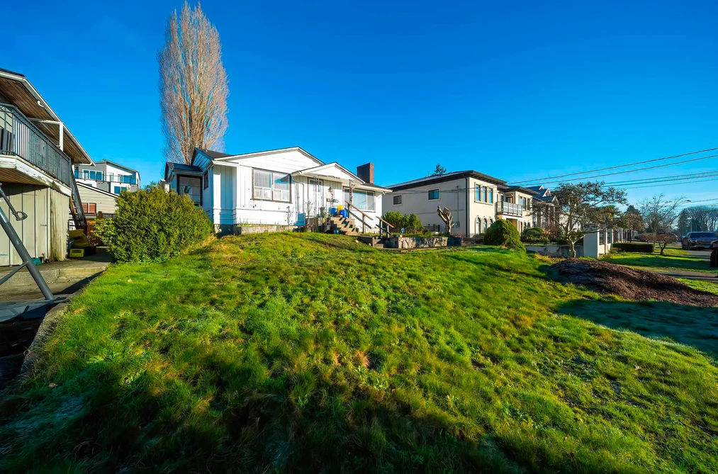 915 WALLS AVENUE, Coquitlam BC V3K 2T2, Coquitlam BC — Residential for Sale - Photo 2