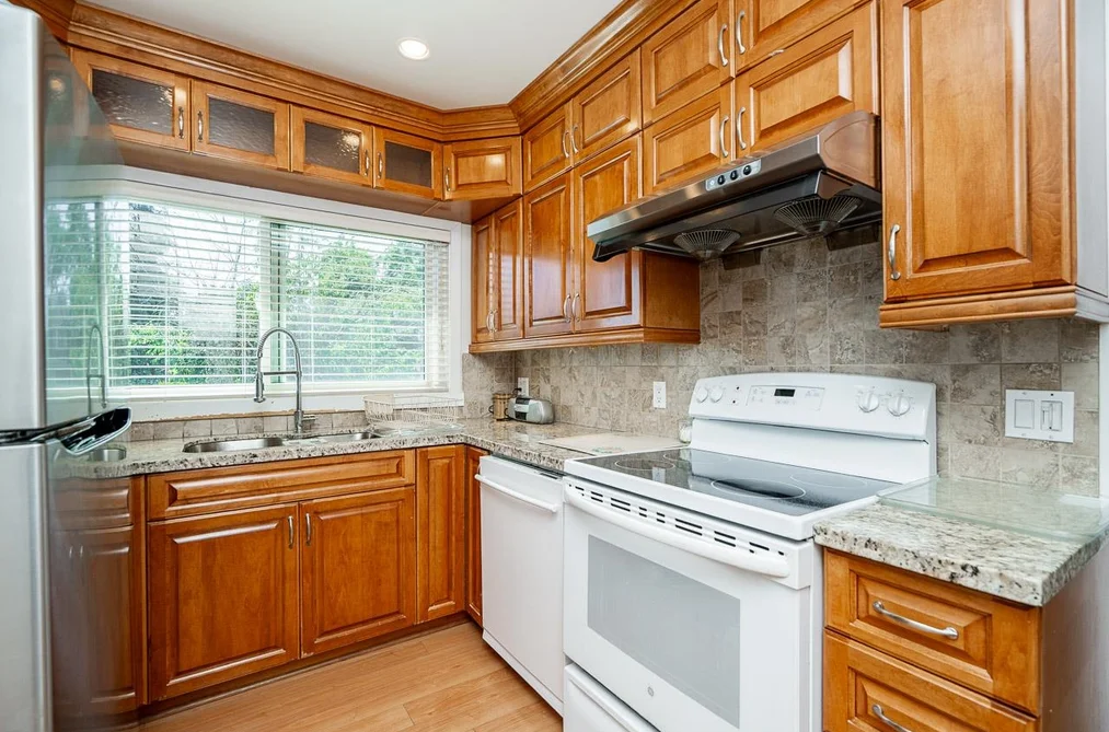 916 THIRTEENTH STREET, New Westminster BC V3M 4N1, New Westminster BC — Residential for Sale — Photo 7 of 39
