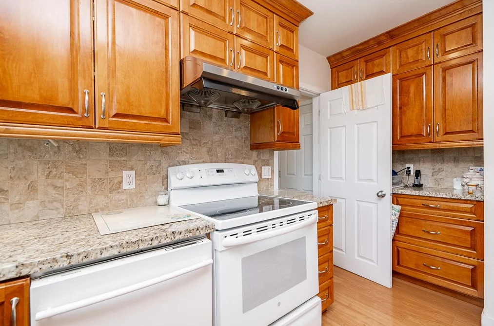 916 THIRTEENTH STREET, New Westminster BC V3M 4N1, New Westminster BC — Residential for Sale — Photo 9 of 39