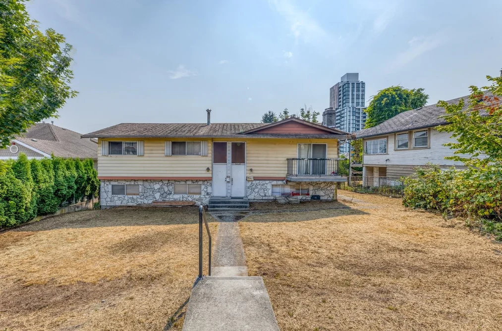 House for sale at 920 Harris Avenue Coquitlam British Columbia - MLS: R3157705