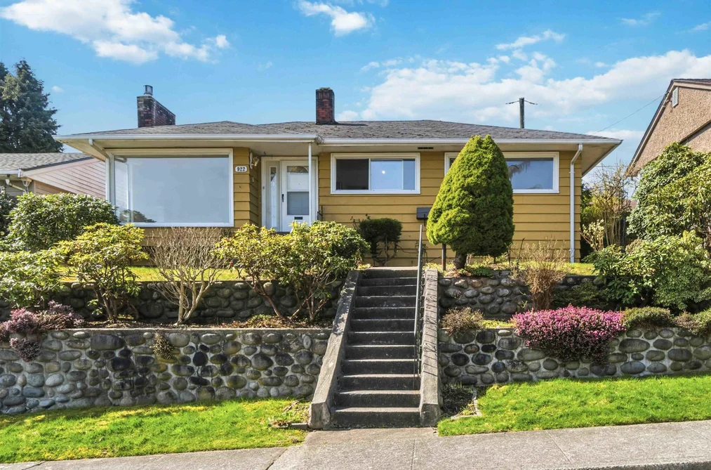 922 SURREY STREET, New Westminster BC V3L 4W2, New Westminster BC — Residential for Sale - Photo 2
