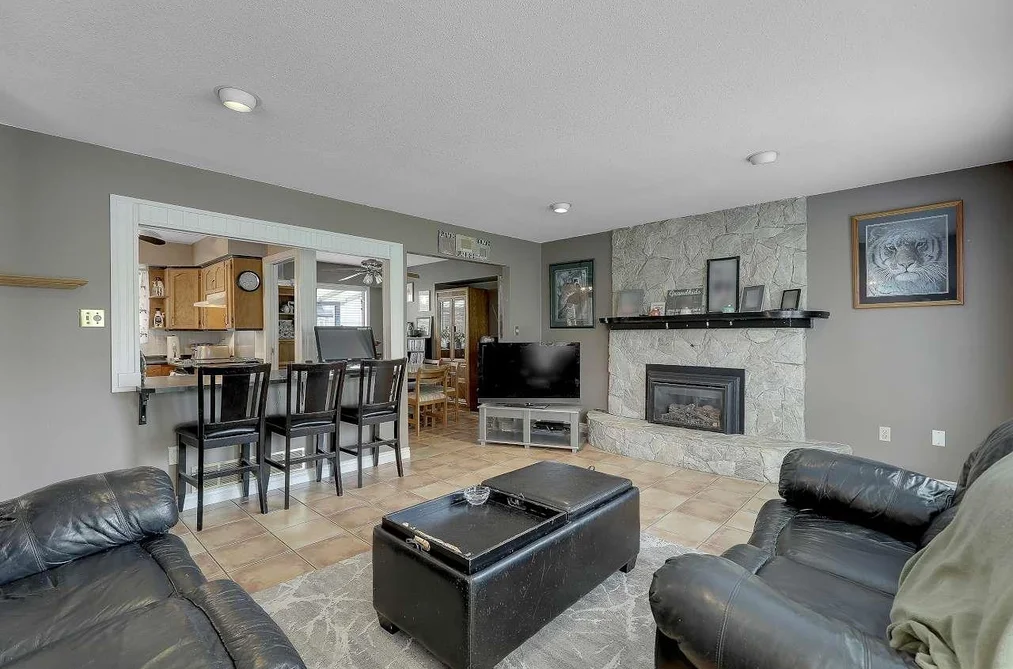 9230 212B STREET, Langley BC V1M 1K9, Langley BC — Residential for Sale - Photo 4