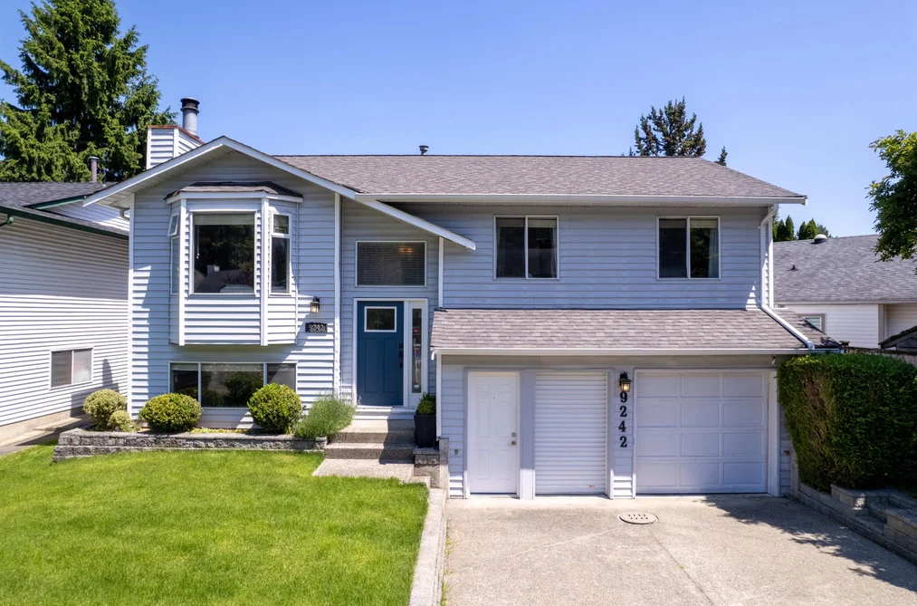 House for sale at 9242 209a Crescent Langley British Columbia - MLS: R3127958