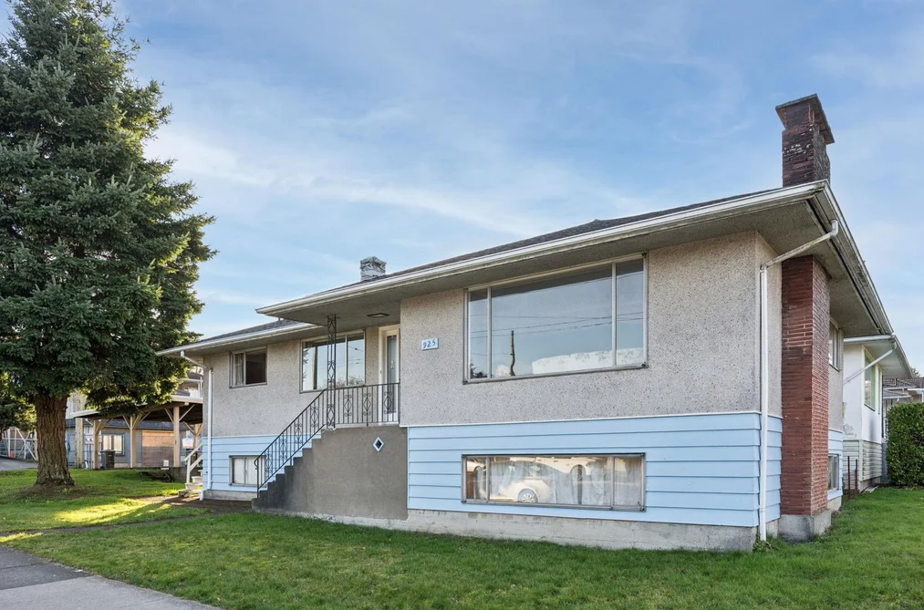 House for sale at 925 Nanaimo Street Vancouver British Columbia - MLS: R3101858