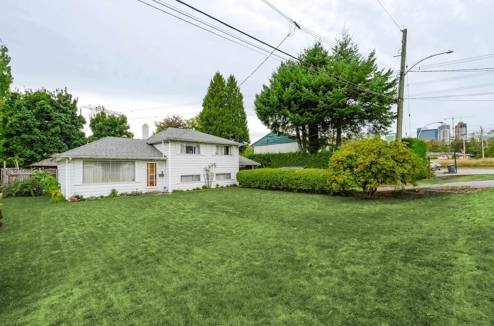 House for sale at 9253 137a Street Surrey British Columbia - MLS: R3052821