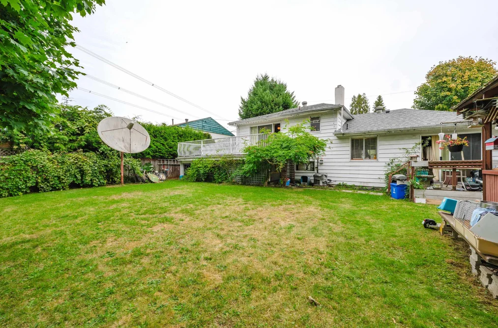 9253 137A STREET, Surrey BC V3V 5W8, Surrey BC — Residential for Sale - Photo 2