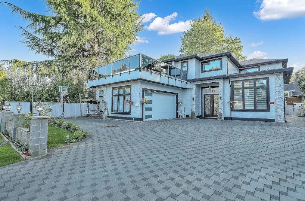 House for sale at 9253 Prince Charles Boulevard Surrey British Columbia - MLS: R3122485