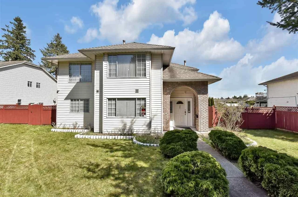 House for sale at 9256 152 Street Surrey British Columbia - MLS: R3148936