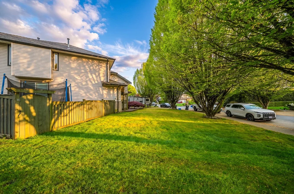 9256 203 STREET, Langley BC V1M 2M7, Langley BC — Residential for Sale - Photo 2