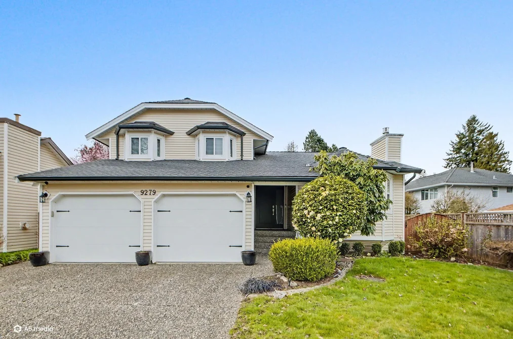 House for sale at 9279 156a Street Surrey British Columbia - MLS: R3104920