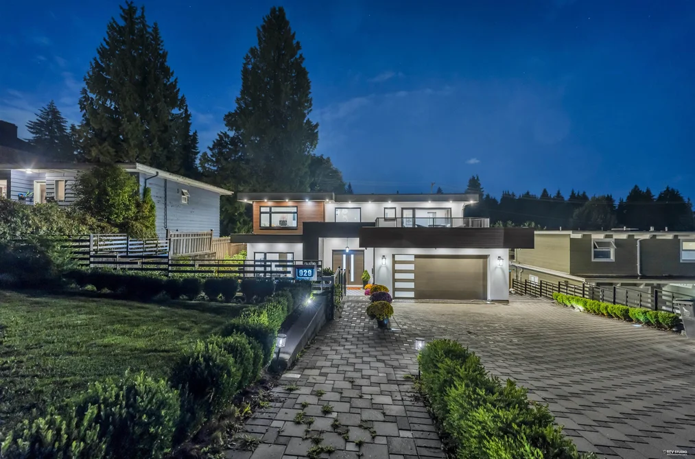 929 CANYON BOULEVARD, North Vancouver BC V7R 2J9, North Vancouver BC — Residential for Sale - Photo 2
