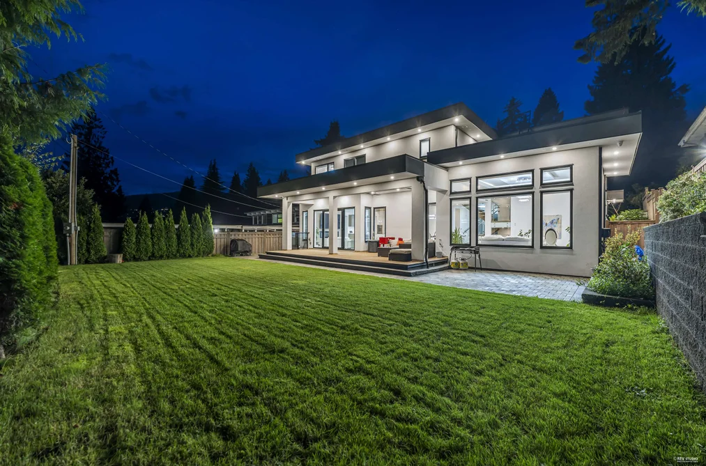 929 CANYON BOULEVARD, North Vancouver BC V7R 2J9, North Vancouver BC — Residential for Sale - Photo 3