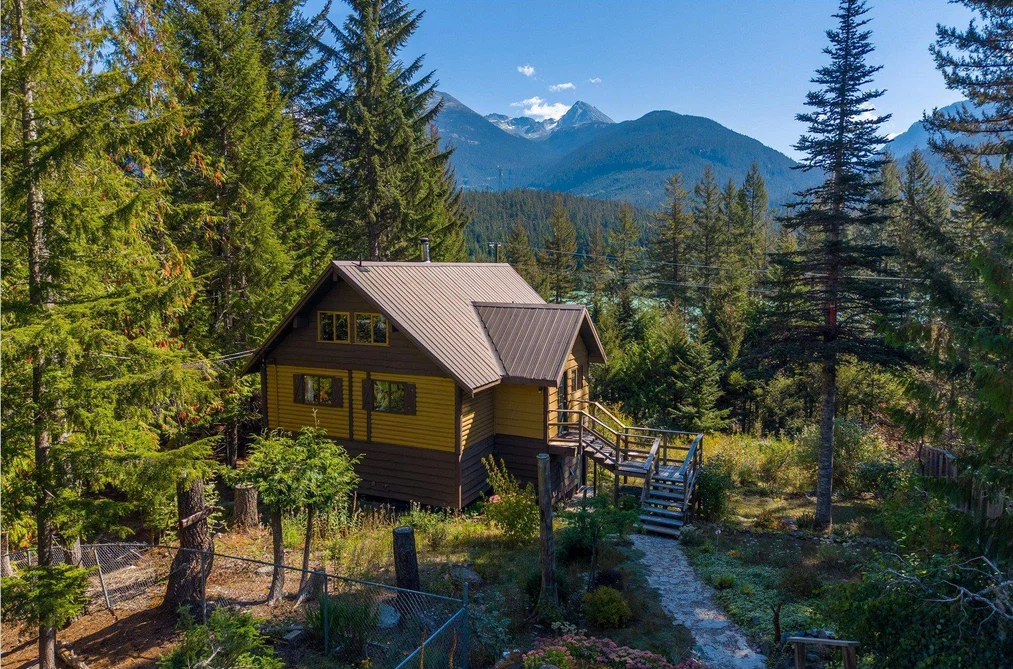 House for sale at 9291 Emerald Drive Whistler British Columbia - MLS: R3137837