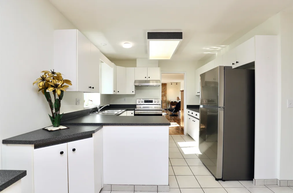 93 WARRICK STREET, Coquitlam BC V3K 5L3, Coquitlam BC — Residential for Sale - Photo 2