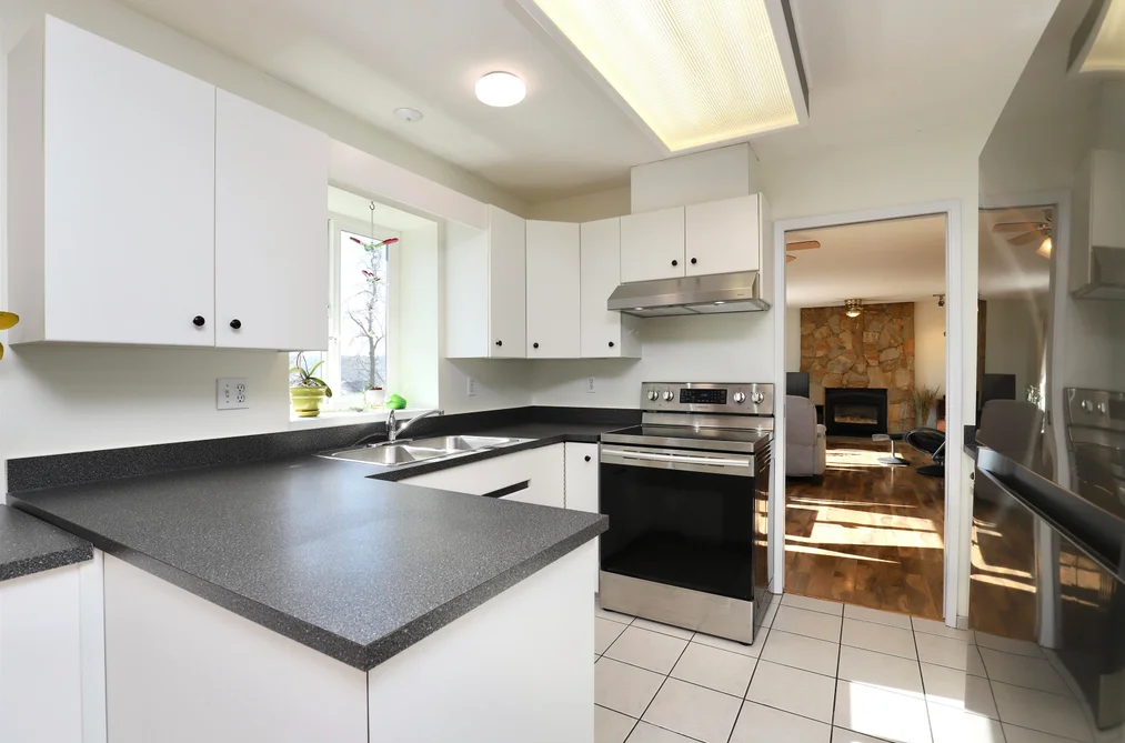 93 WARRICK STREET, Coquitlam BC V3K 5L3, Coquitlam BC — Residential for Sale - Photo 3