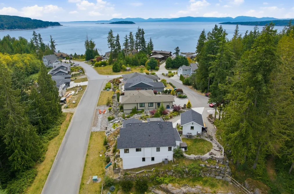 9336 Jorgensen Pl, Halfmoon Bay, BC - MLS: R3175319