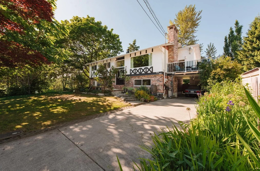 House for sale at 934 Davis Road Gibsons British Columbia - MLS: R3130658