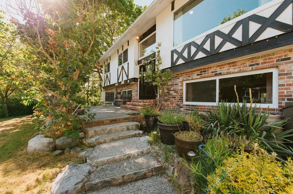 934 DAVIS ROAD, Gibsons BC V0N 1V8, Gibsons BC — Residential for Sale - Photo 2