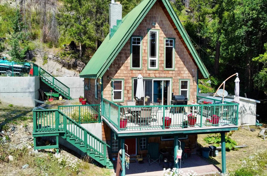 House for sale at 9348 W Gun Lake Road Pemberton British Columbia - MLS: R3118297