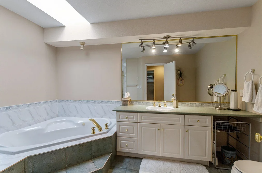 936 CAITHNESS CRESCENT, Port Moody, BC — Residential for Sale — Photo 13 of 26
