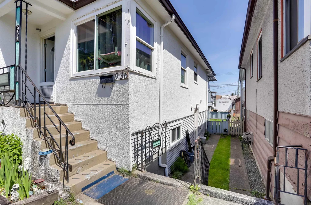 936 NANAIMO STREET, Vancouver BC V5L 4S9, Vancouver BC — Residential for Sale - Photo 2