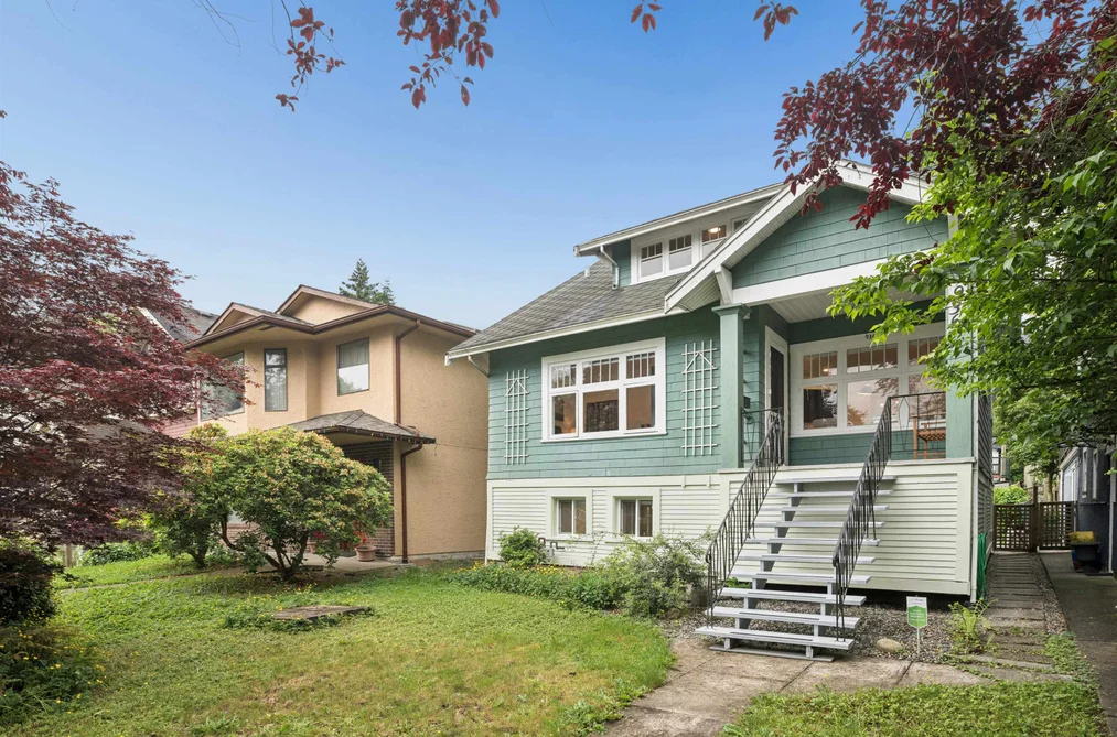 House for sale at 936 W 17th Avenue Vancouver British Columbia - MLS: R3127294
