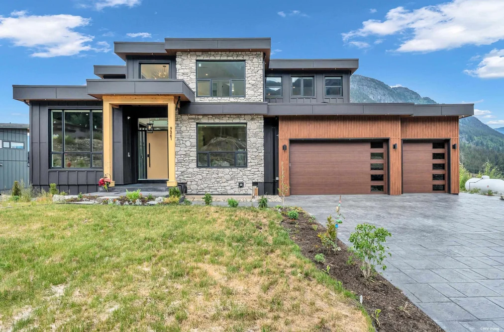 9361 WEDGEMOUNT PLATEAU DRIVE, Whistler BC V8E 1M1, Whistler BC — Residential for Sale - Photo 2
