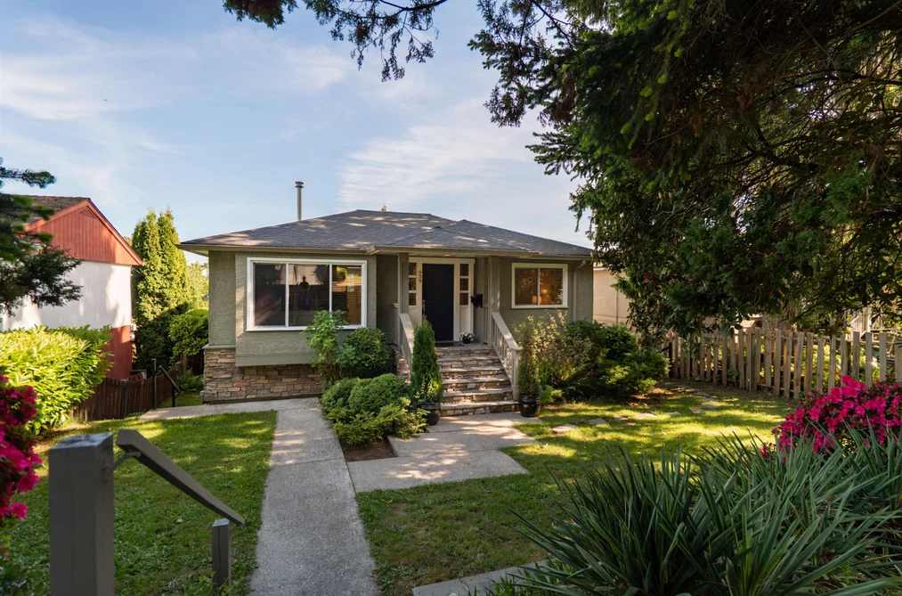 House for sale at 939 Calverhall Street North Vancouver British Columbia - MLS: R3122127