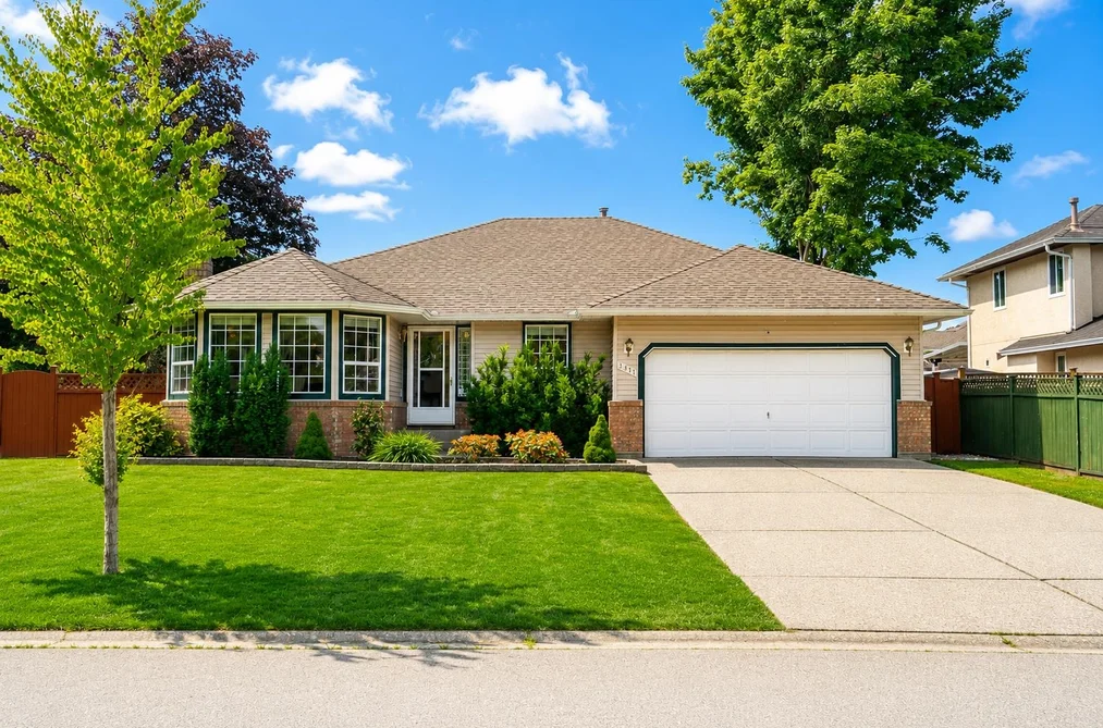 House for sale at 9411 162 Street Surrey British Columbia - MLS: R3135458