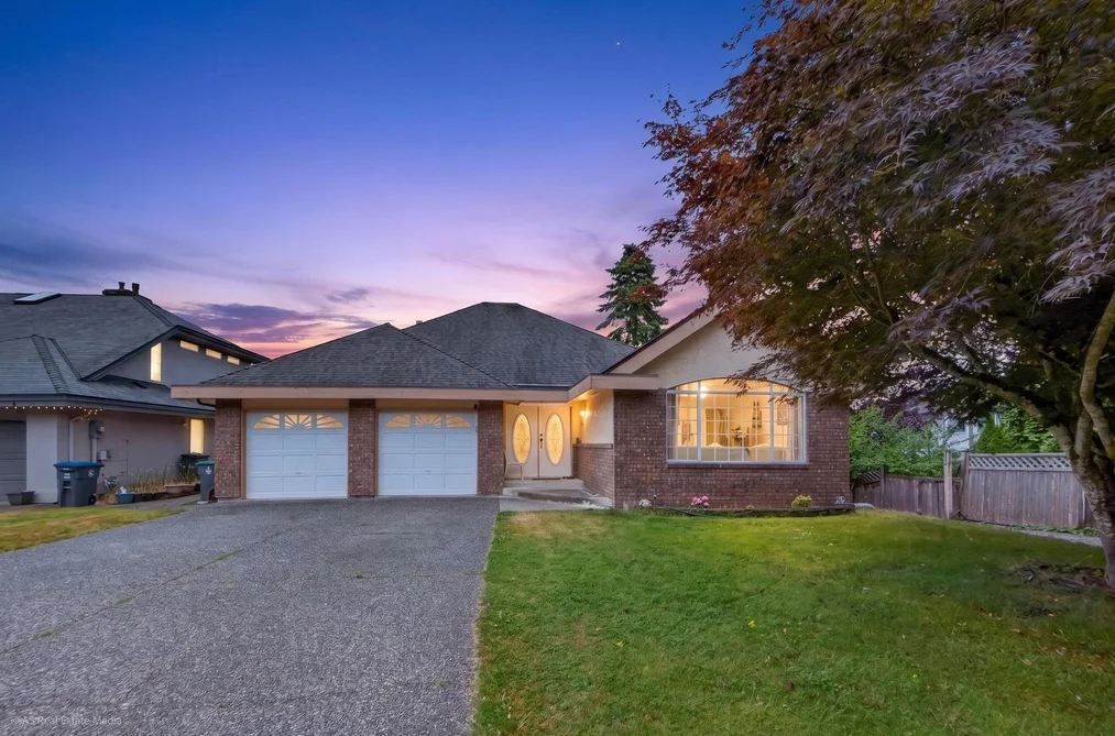 House for sale at 9416 163a Street Surrey British Columbia - MLS: R3142994
